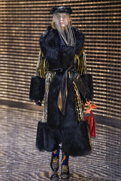 Look 25